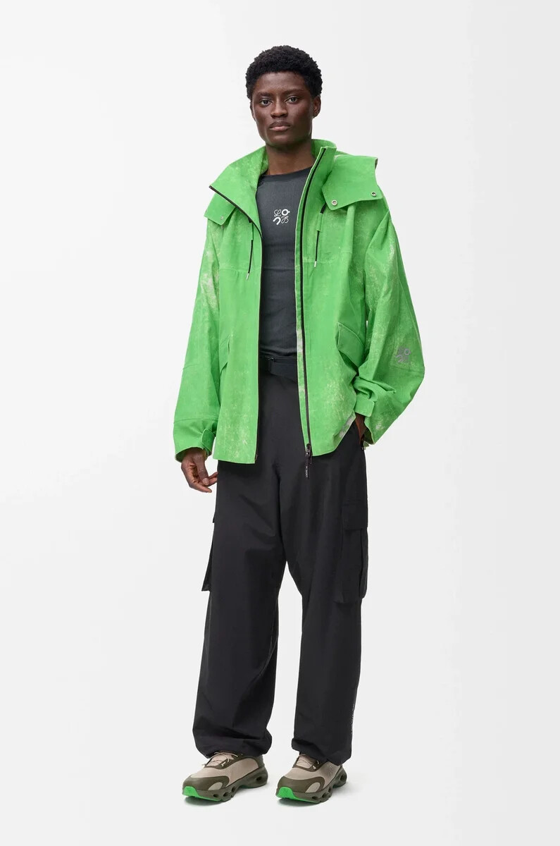 chaqueta en tejido técnico flocado verde