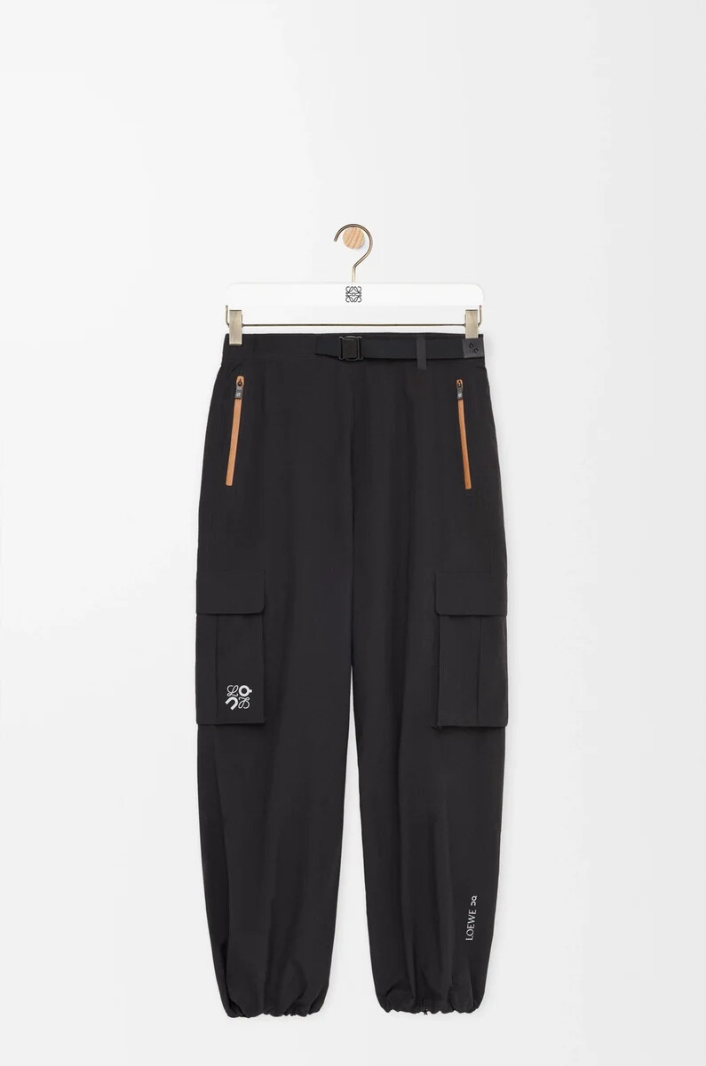 pantalón cargo en tejido técnico negro