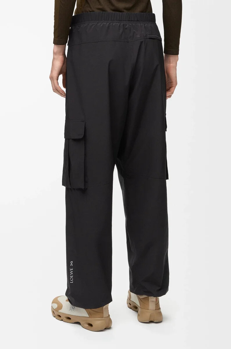 pantalón cargo en tejido técnico negro