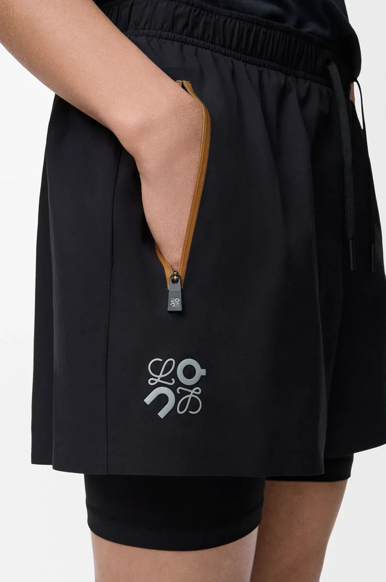pantalones cortos de rendimiento en tejido técnico negro