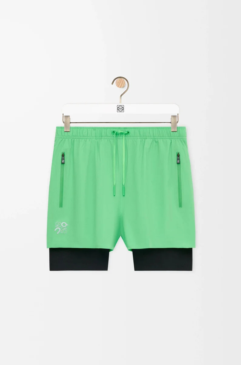 pantalones cortos de rendimiento en tejido técnico verde