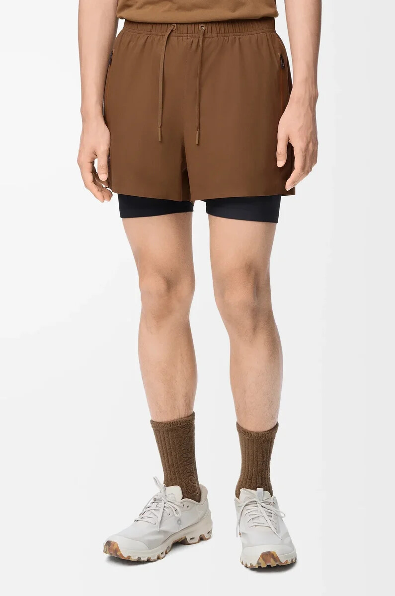 pantalones cortos de rendimiento en tejido técnico toffee