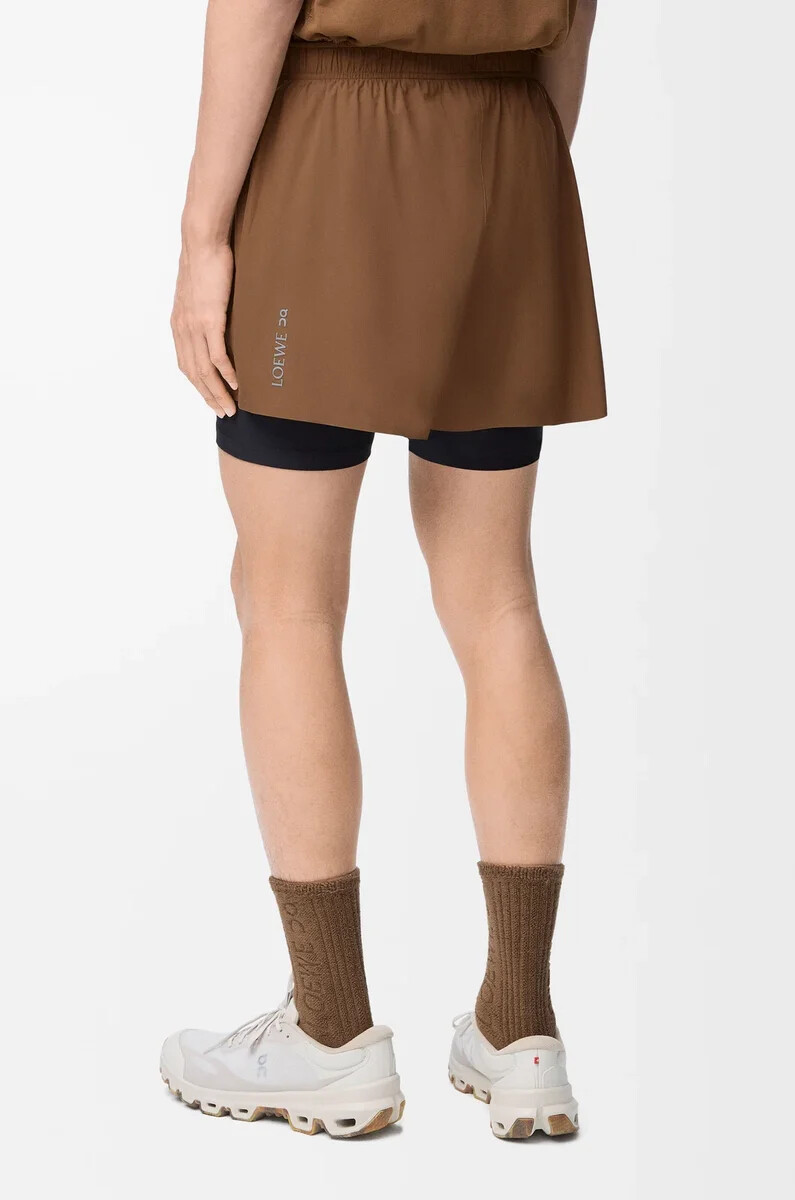 pantalones cortos de rendimiento en tejido técnico toffee