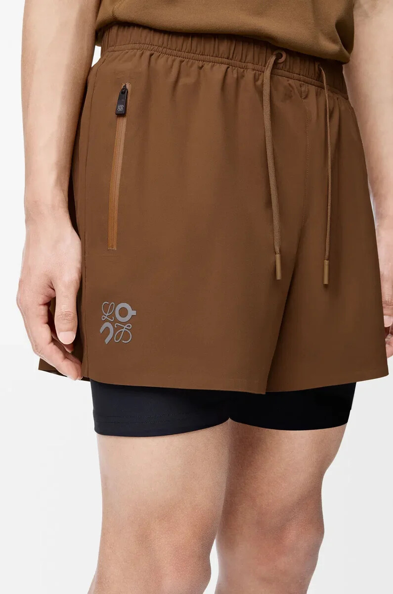 pantalones cortos de rendimiento en tejido técnico toffee