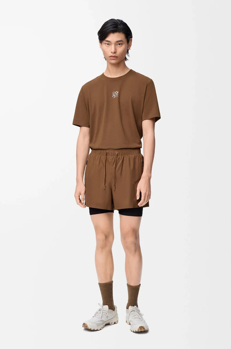 camiseta deportiva en jersey técnico toffee