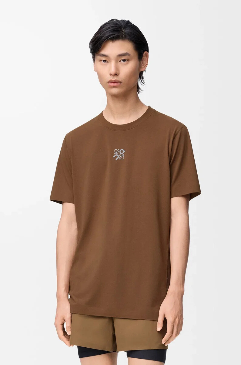 camiseta deportiva en jersey técnico toffee