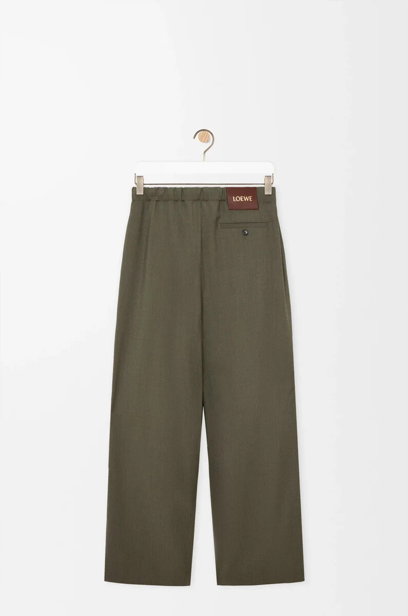 pantalón con cordón en lana verde caqui