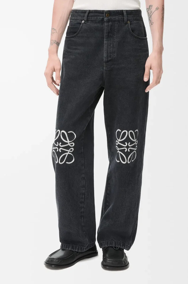 vaqueros holgados con anagrama en denim negro