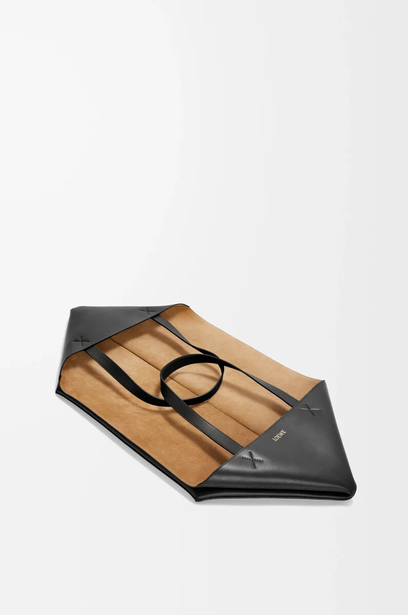 bolso tote xxl puzzle fold en piel de becerro brillante negro