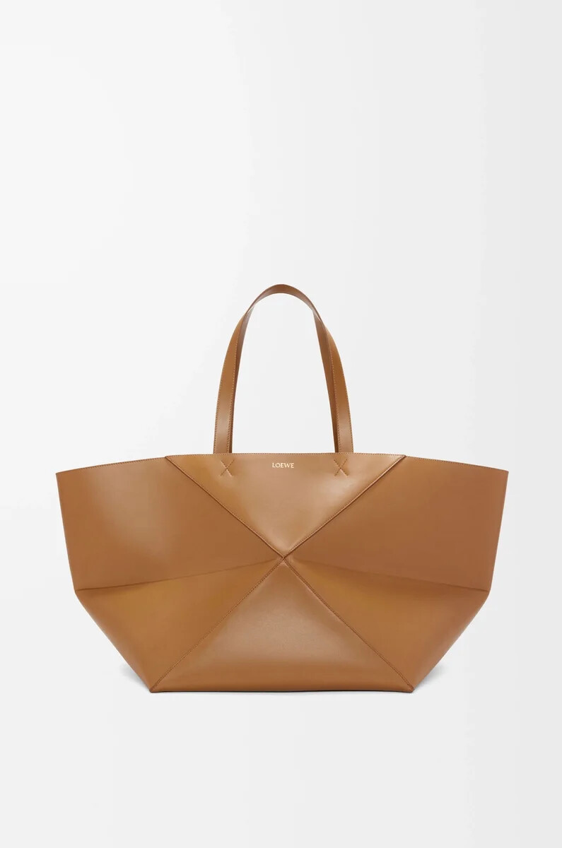 bolso tote xxl puzzle fold en piel de becerro brillante color roble