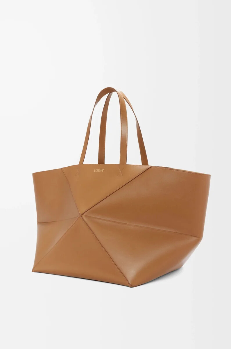 bolso tote xxl puzzle fold en piel de becerro brillante color roble