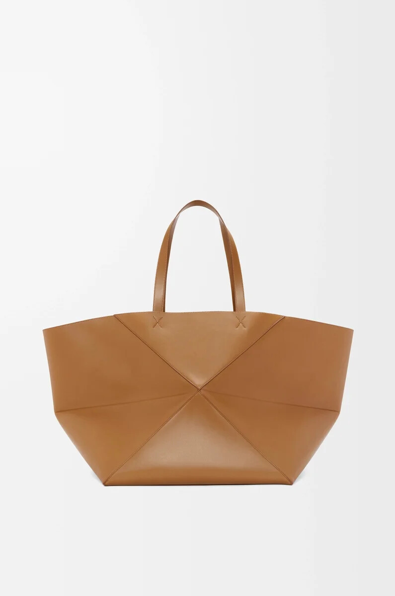 bolso tote xxl puzzle fold en piel de becerro brillante color roble