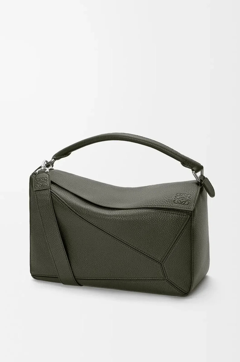 bolso puzzle grande en piel de becerro granulada flexible color caqui oscuro