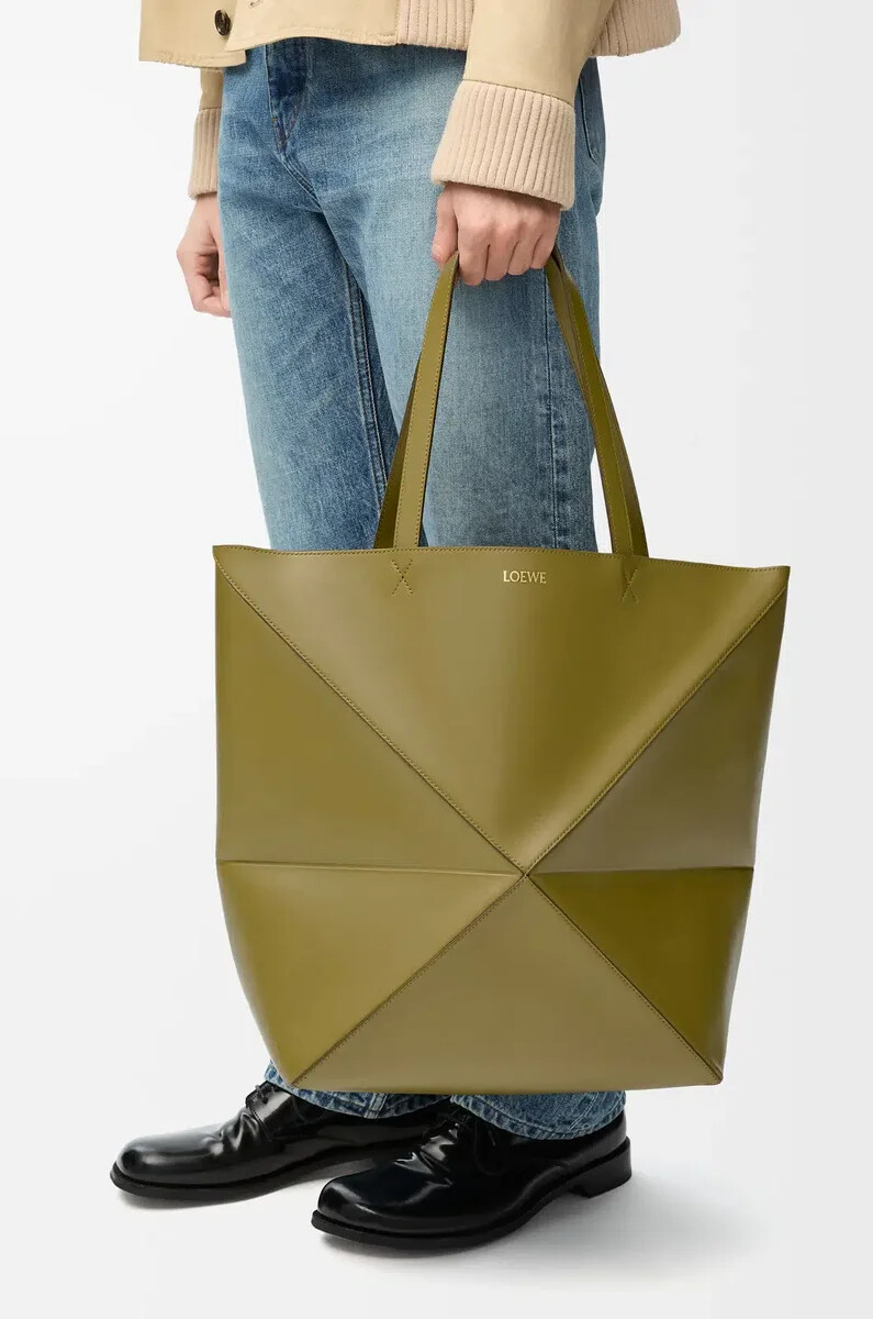 bolso tote plegable puzzle xl en piel de becerro brillante color oliva