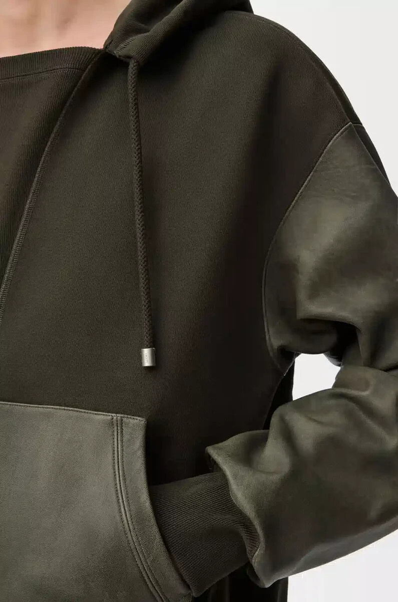 sudadera híbrida con capucha de algodón y napa de cordero color verde caqui