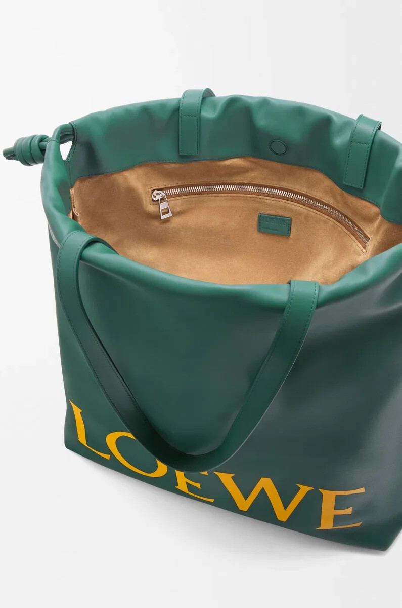 bolso tote con logotipo de flamenco en piel de becerro napa evergreen