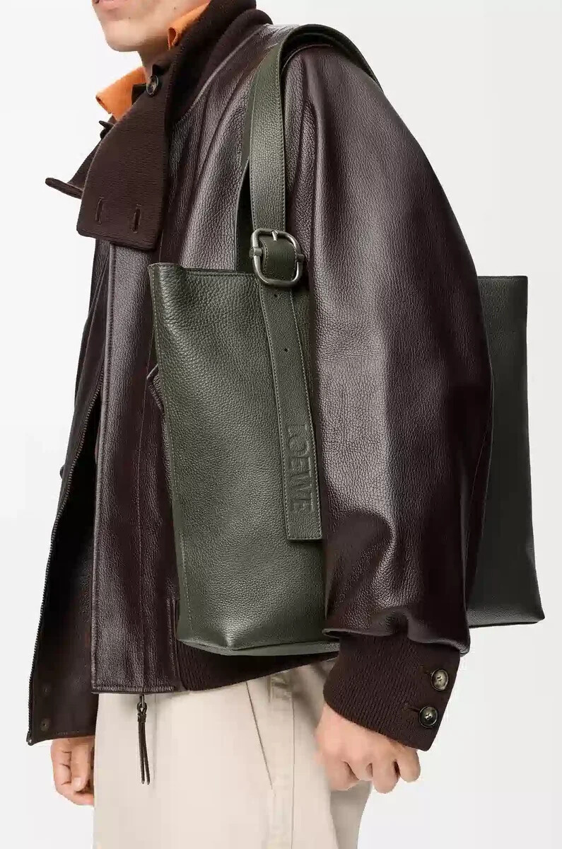 bolso tote con cremallera y lazo en piel de becerro granulada flexible color caqui oscuro