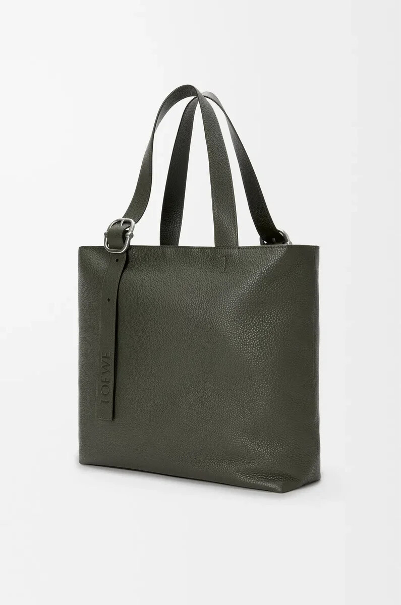 bolso tote con cremallera y lazo en piel de becerro granulada flexible color caqui oscuro