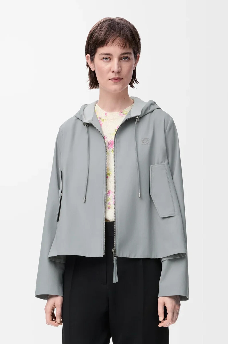chaqueta con capucha de algodón gris claro