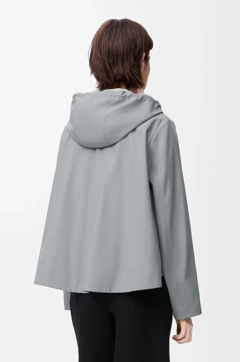 chaqueta con capucha de algodón gris claro
