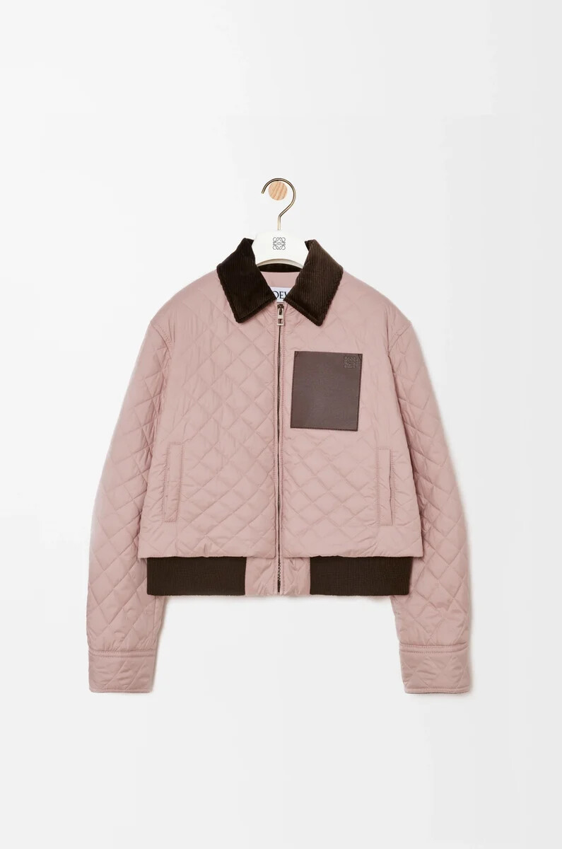 chaqueta corta en tejido técnico rosa claro