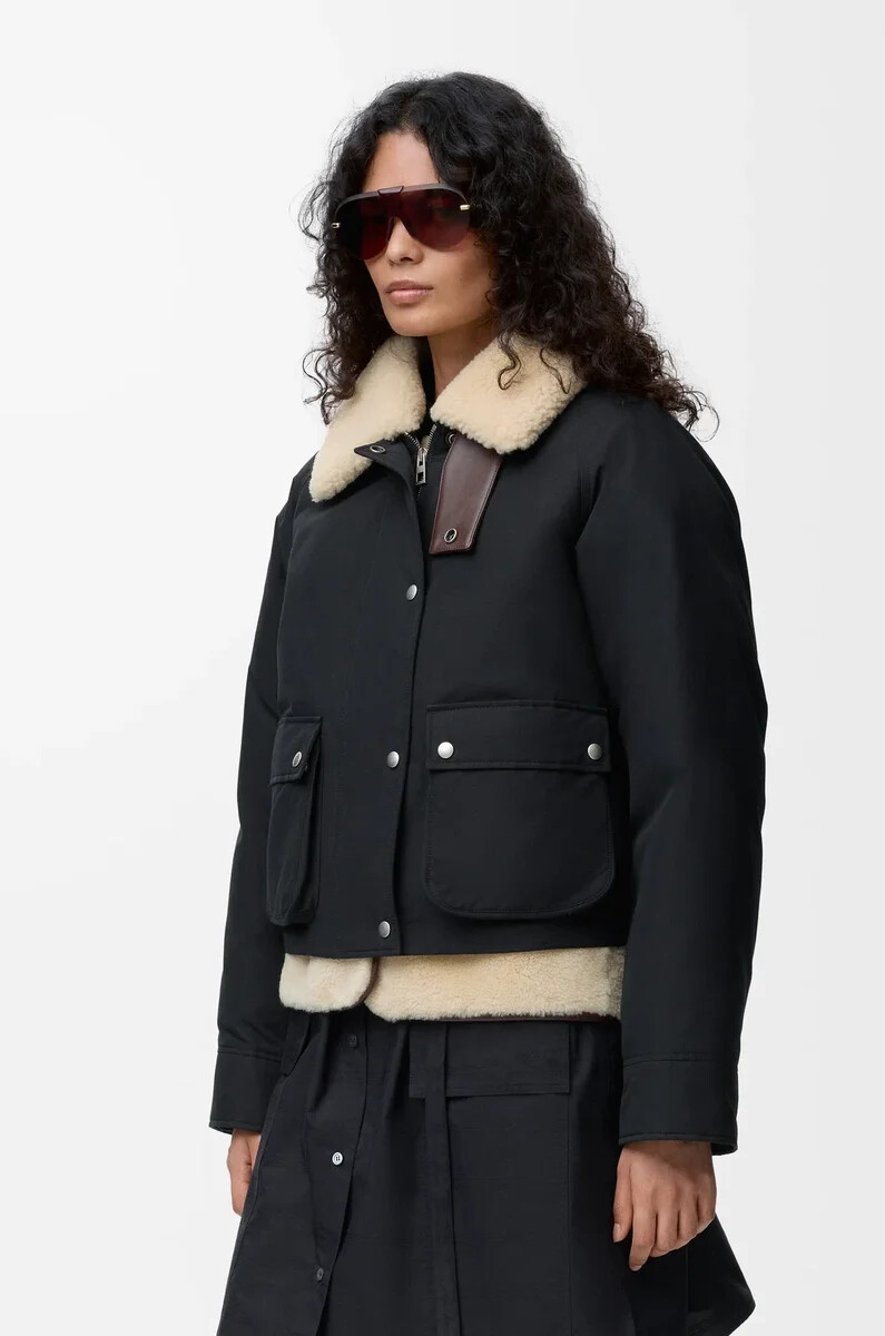 chaqueta acolchada en mezcla de piel de oveja y algodón negro