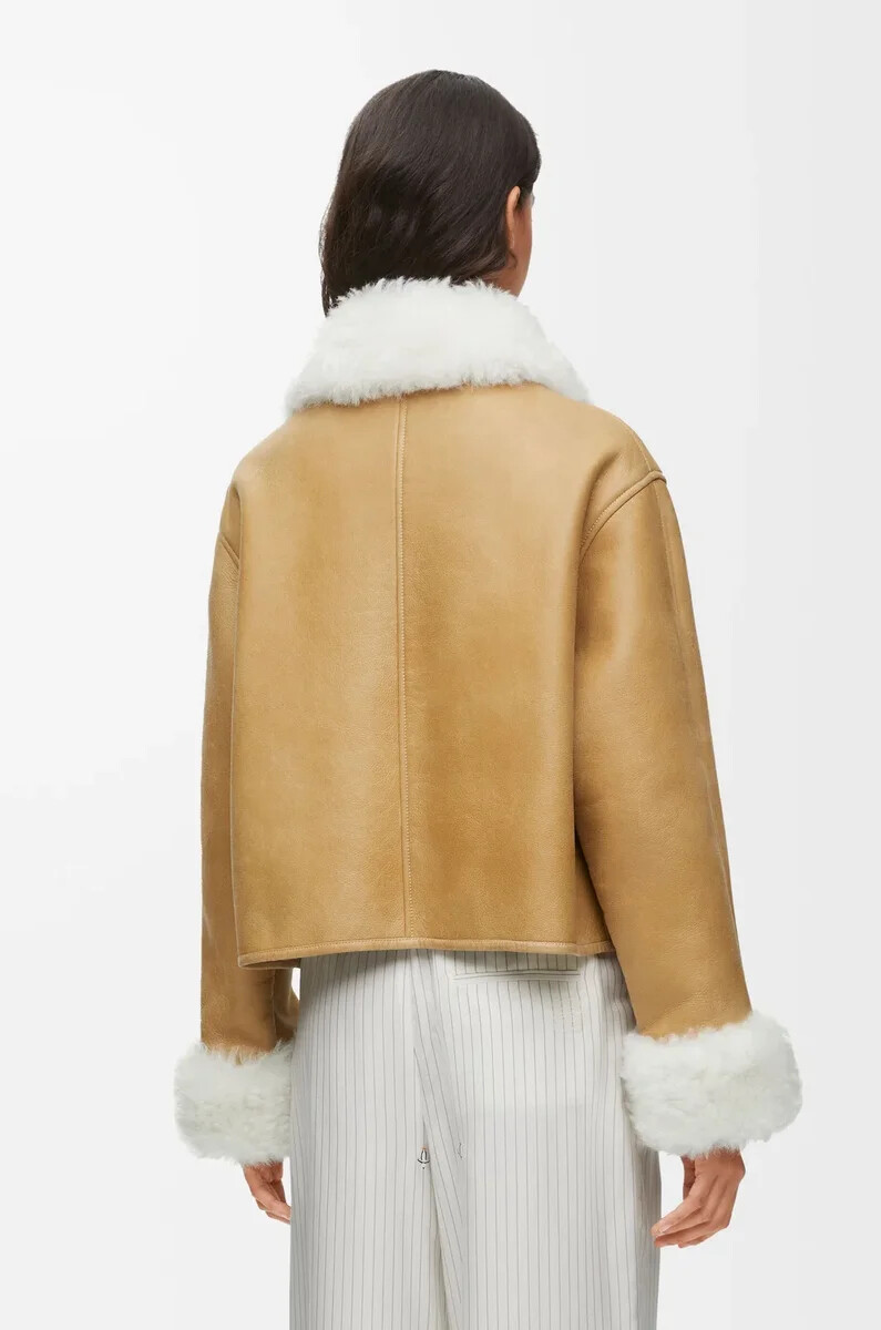 chaqueta de piel de oveja blancadorada