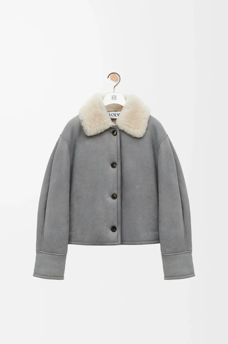 chaqueta de piel de oveja gris