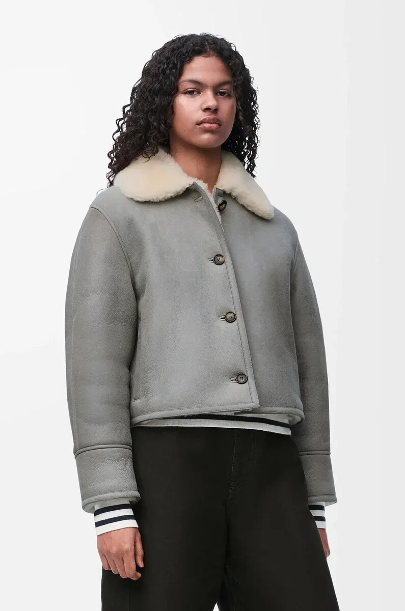 chaqueta de piel de oveja gris