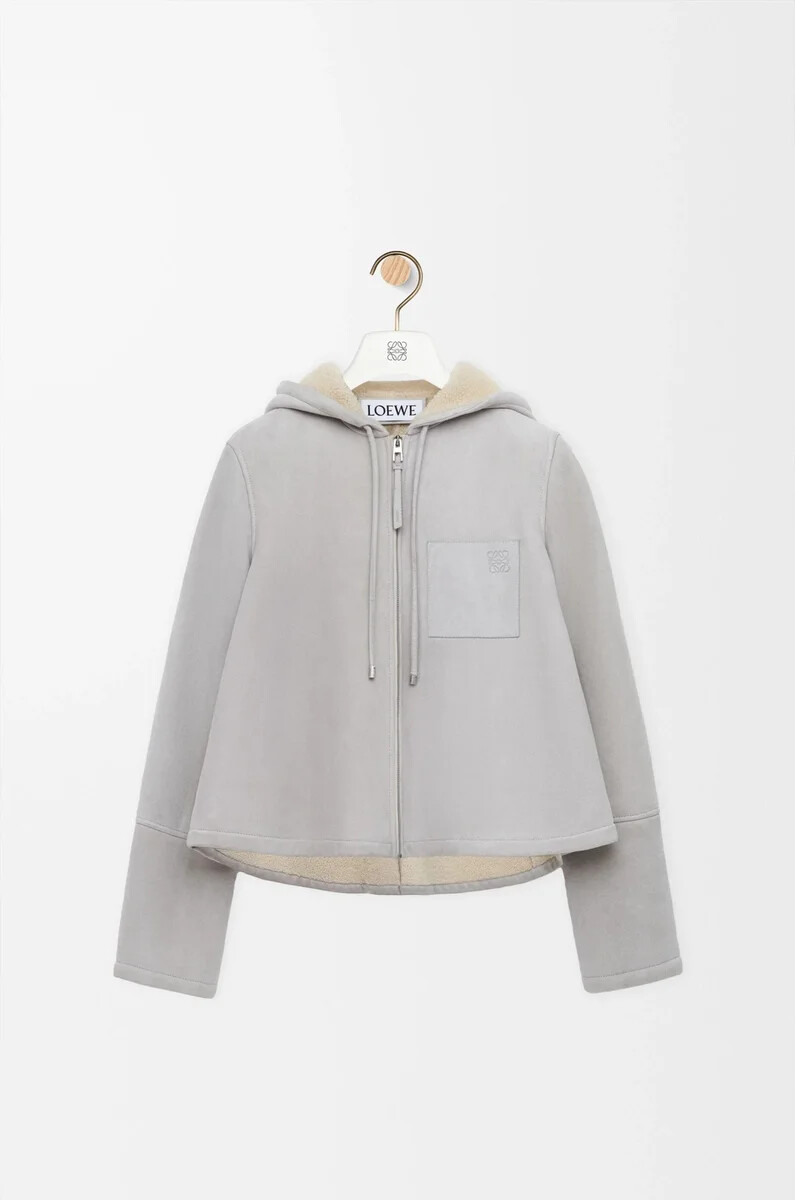 chaqueta con capucha de piel de oveja gris claro melange