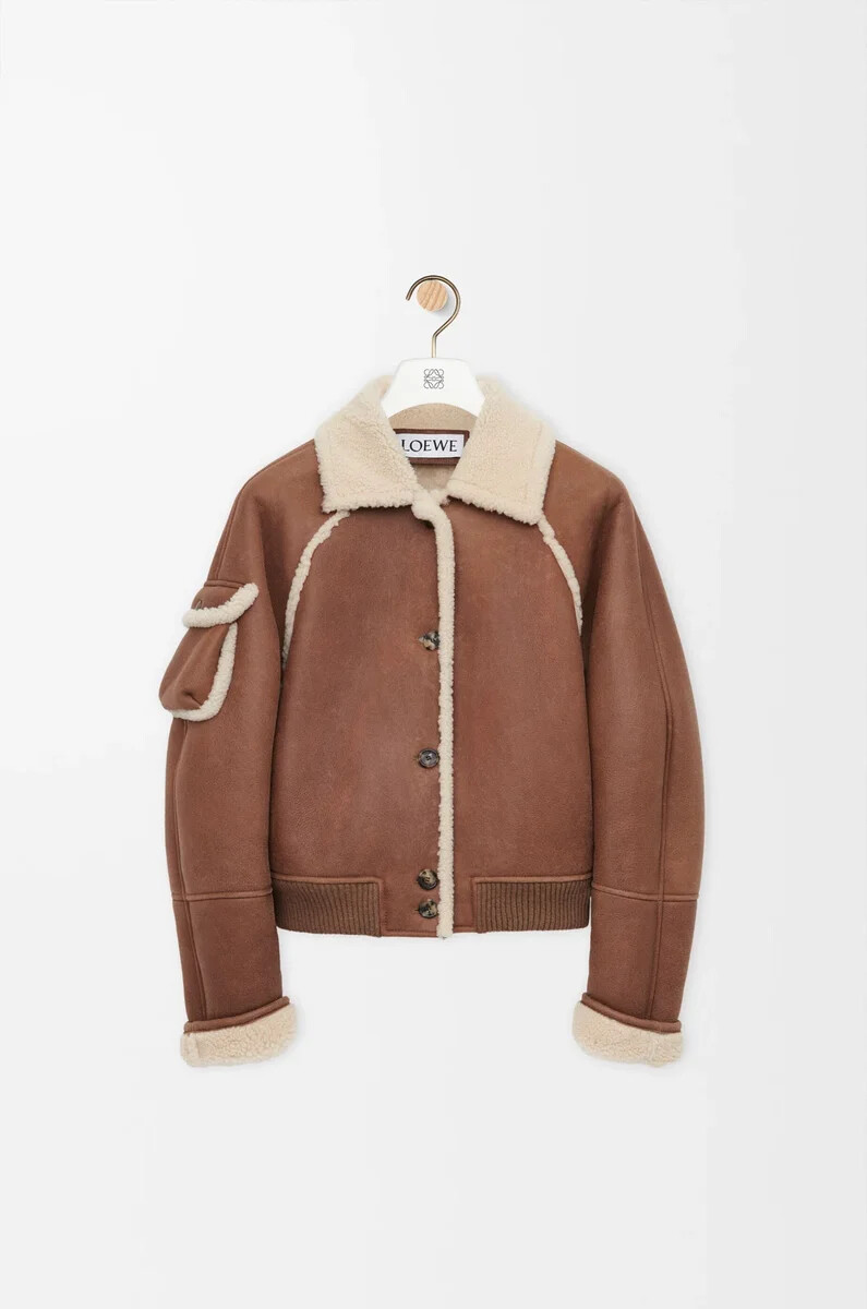 chaqueta bomber de piel de oveja marrón