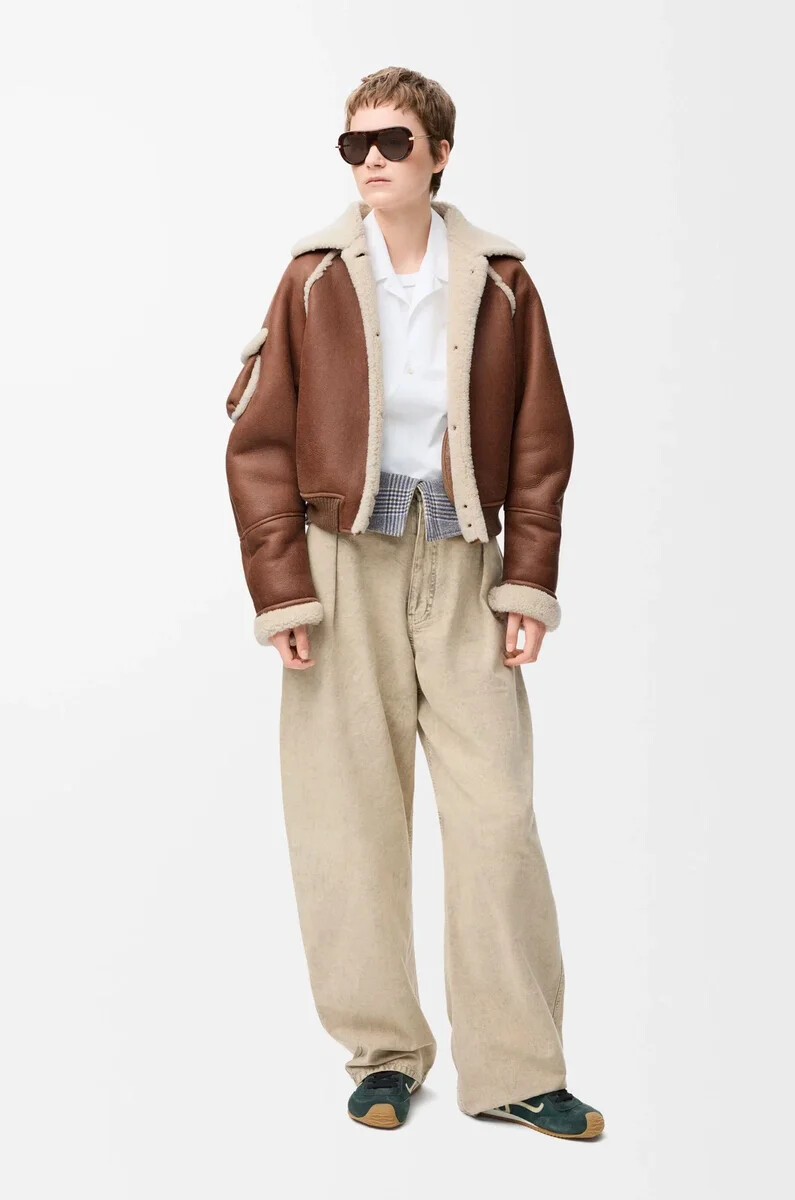 chaqueta bomber de piel de oveja marrón