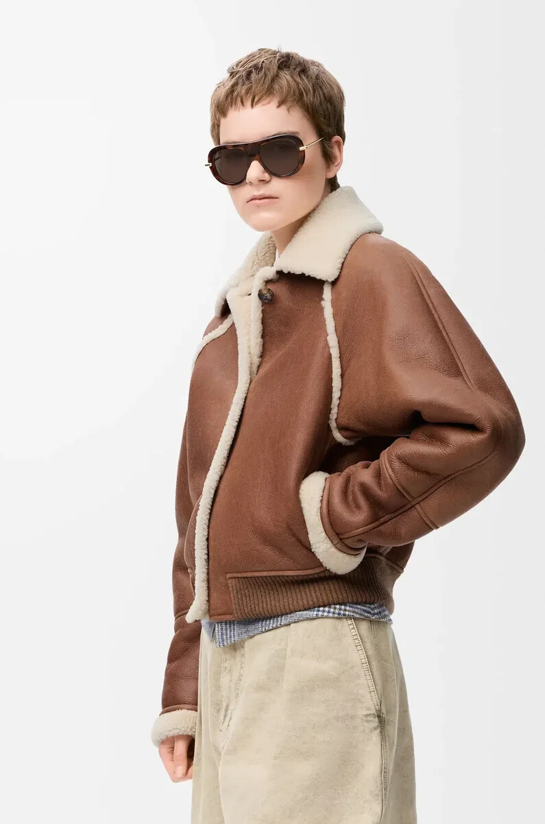 chaqueta bomber de piel de oveja marrón