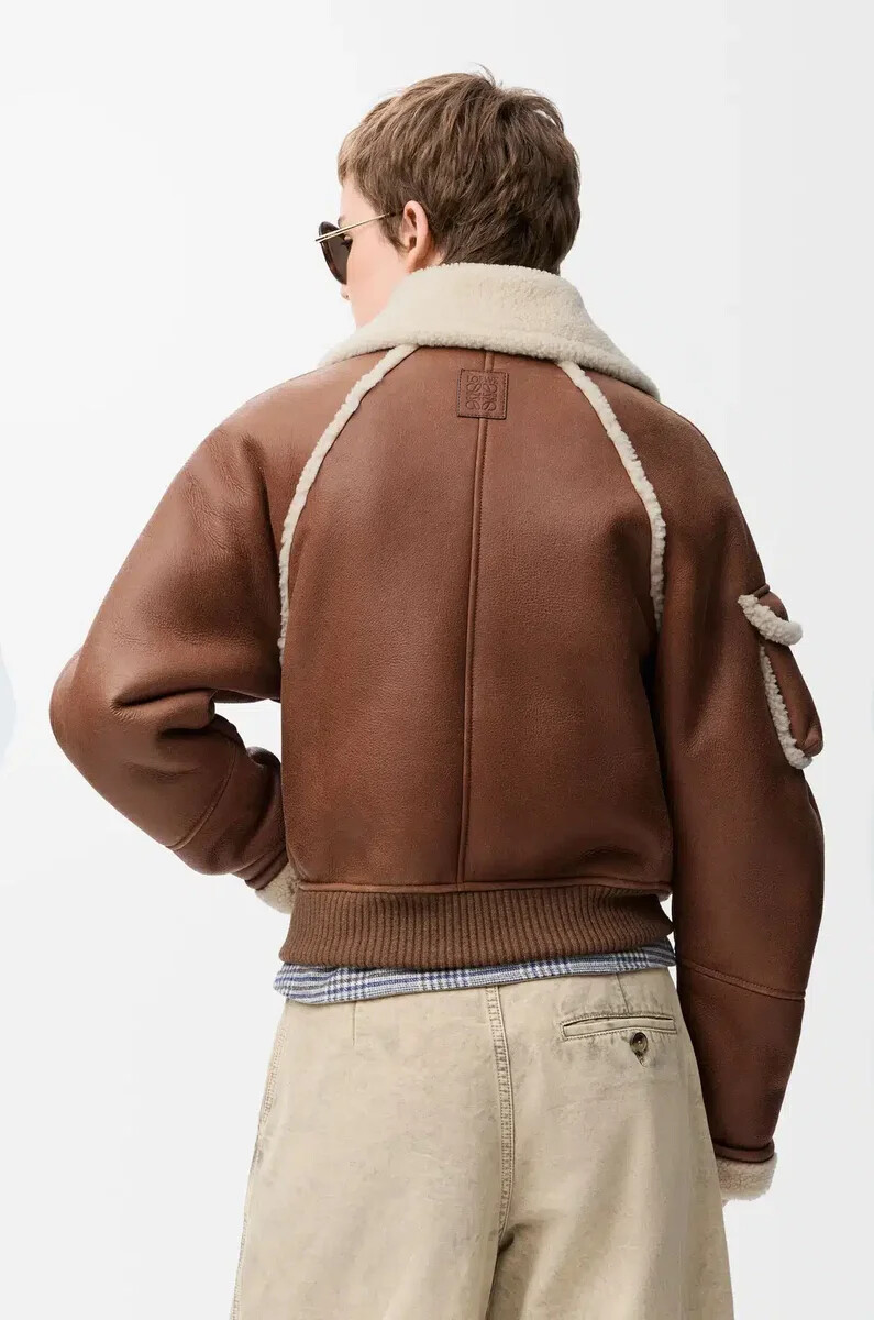 chaqueta bomber de piel de oveja marrón