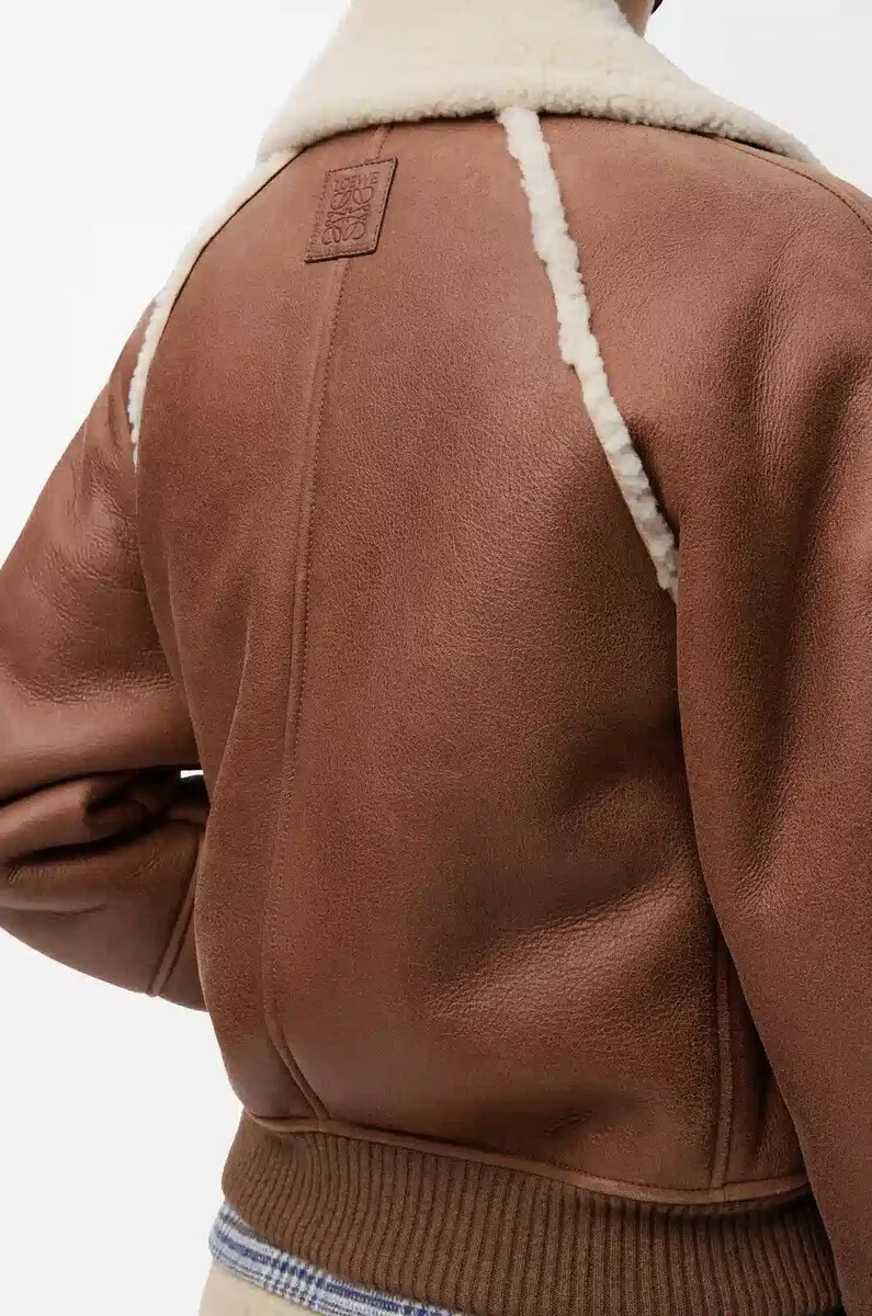 chaqueta bomber de piel de oveja marrón