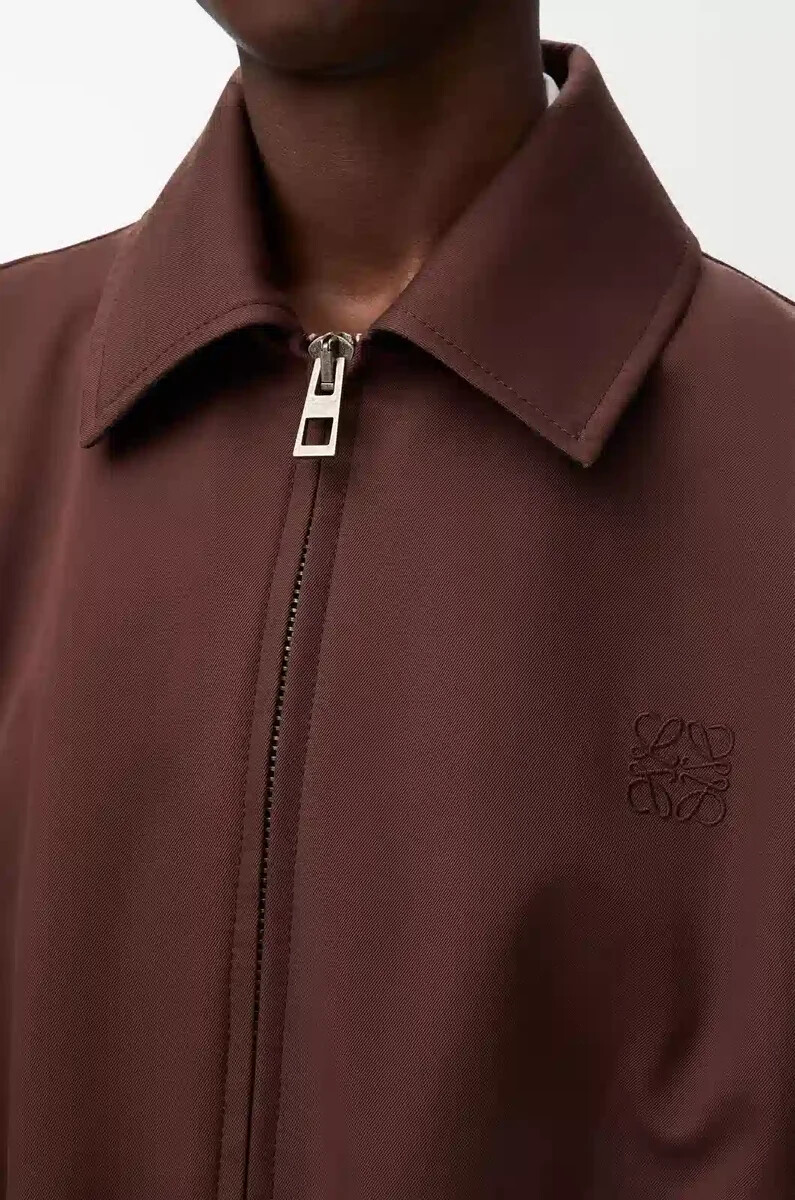 chaqueta con cinturón en algodón y seda café