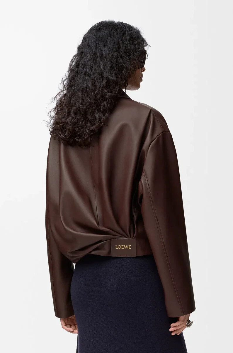 chaqueta drapeada en piel de cordero napa marrón chocolate