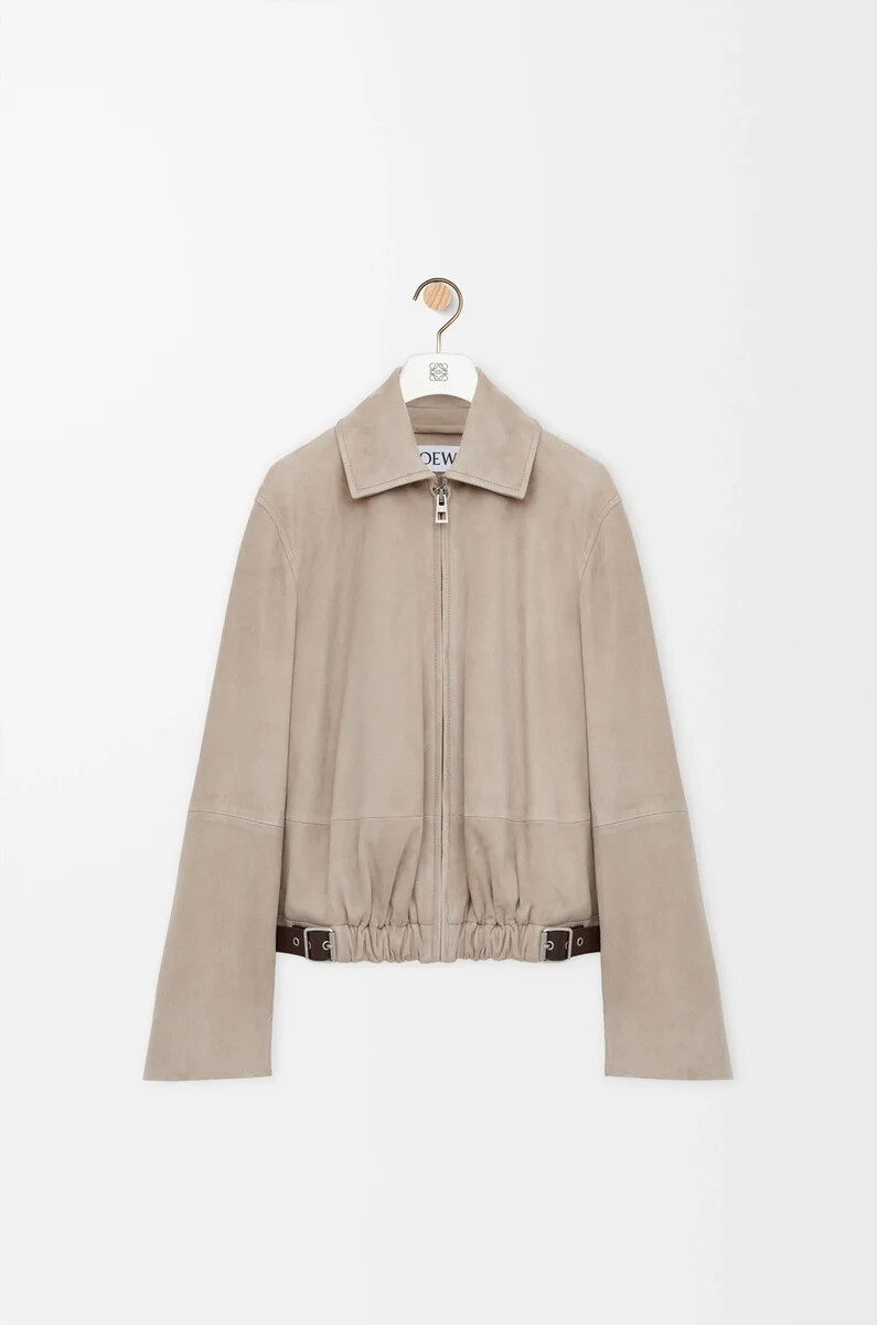 chaqueta con cinturón en ante de cabra beige oscuro