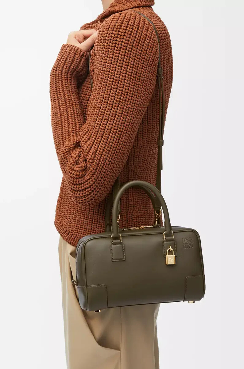 bolso amazona 23 en piel de becerro napa color caqui oscuro