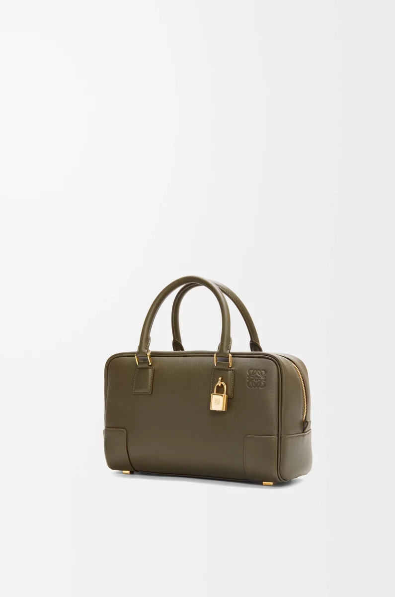 bolso amazona 23 en piel de becerro napa color caqui oscuro