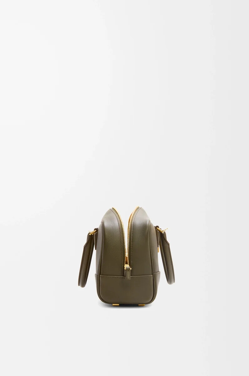 bolso amazona 23 en piel de becerro napa color caqui oscuro