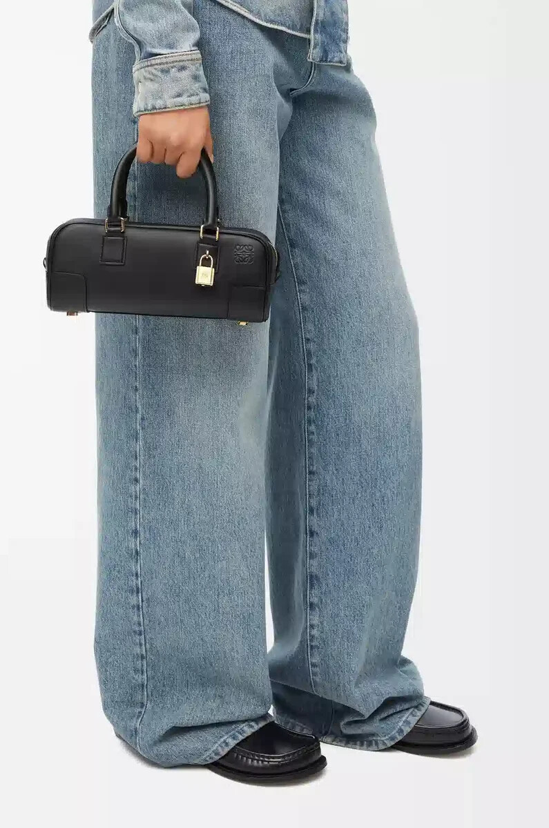 bolso cropped amazona 23 en napa de becerro negro