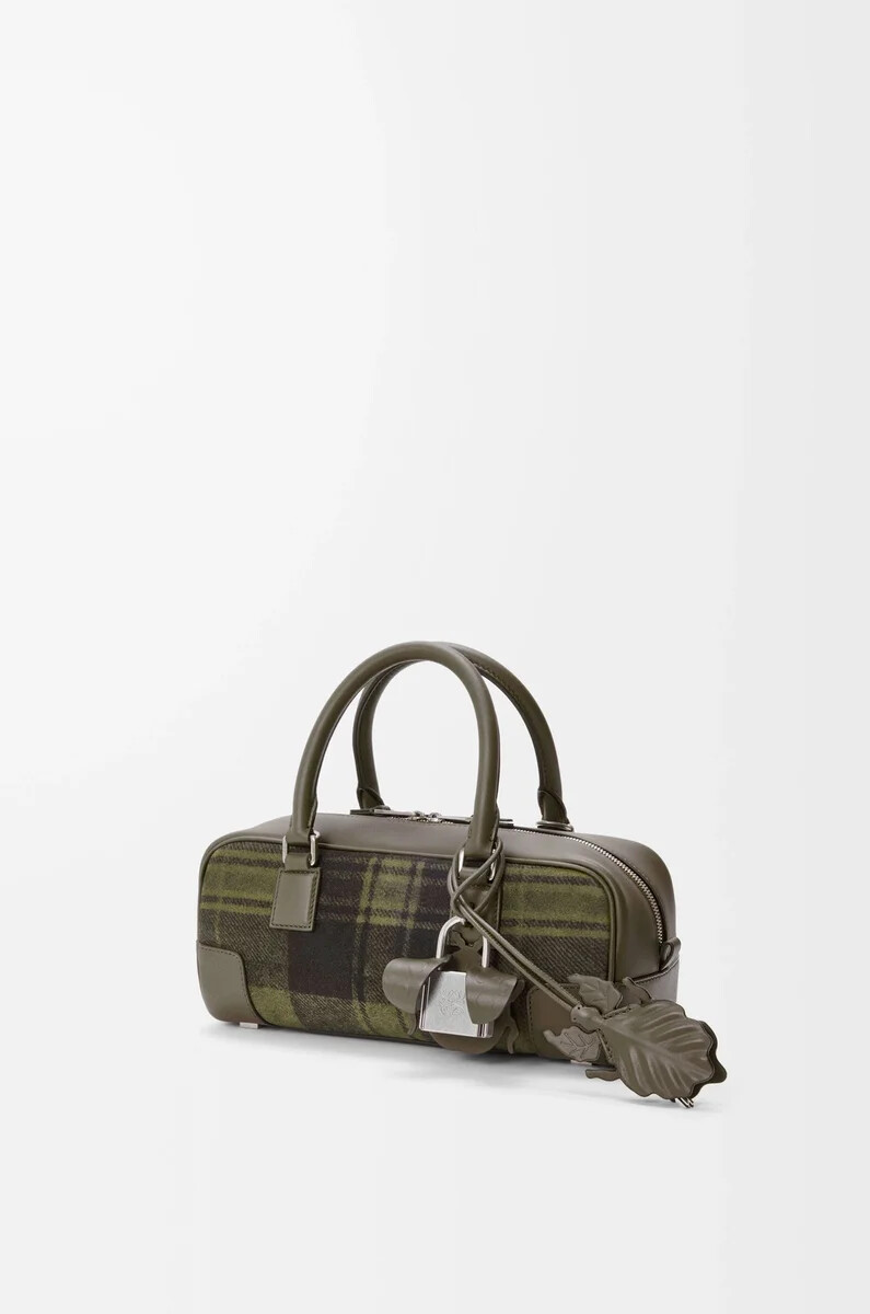 bolso cropped amazona 23 en ante tartán y piel de becerro napa color caquiverde