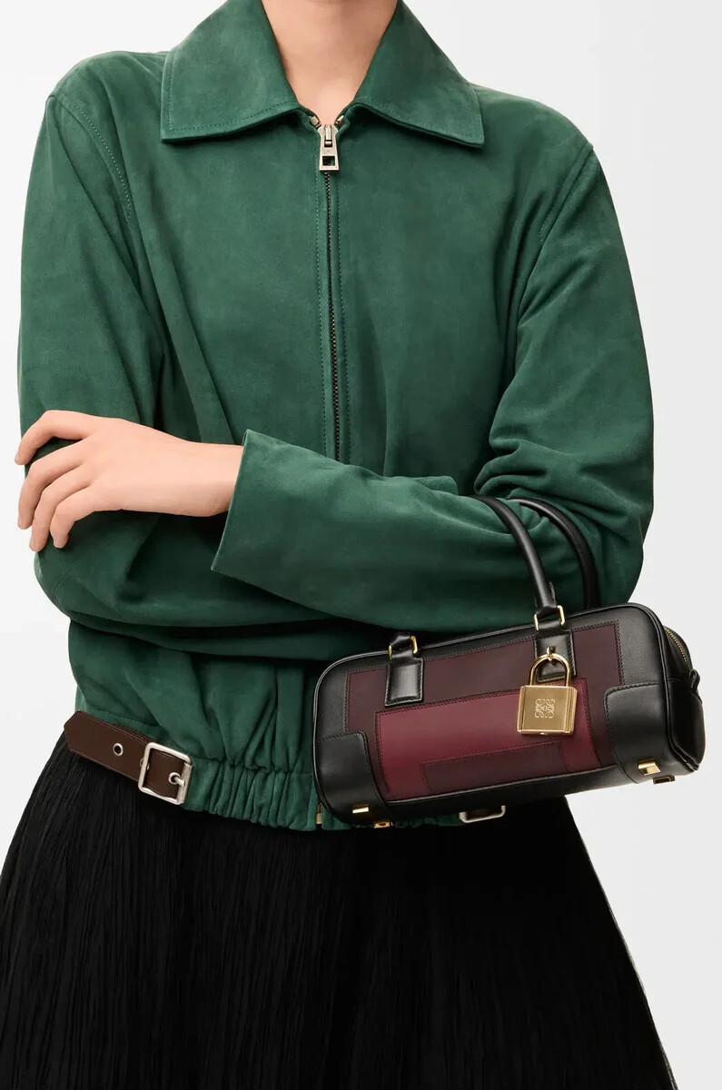bolso cropped amazona 23 en napa de becerro negroborgoña