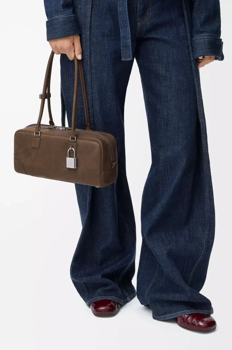bolso cropped amazona 31 en nobuk granulado tundra