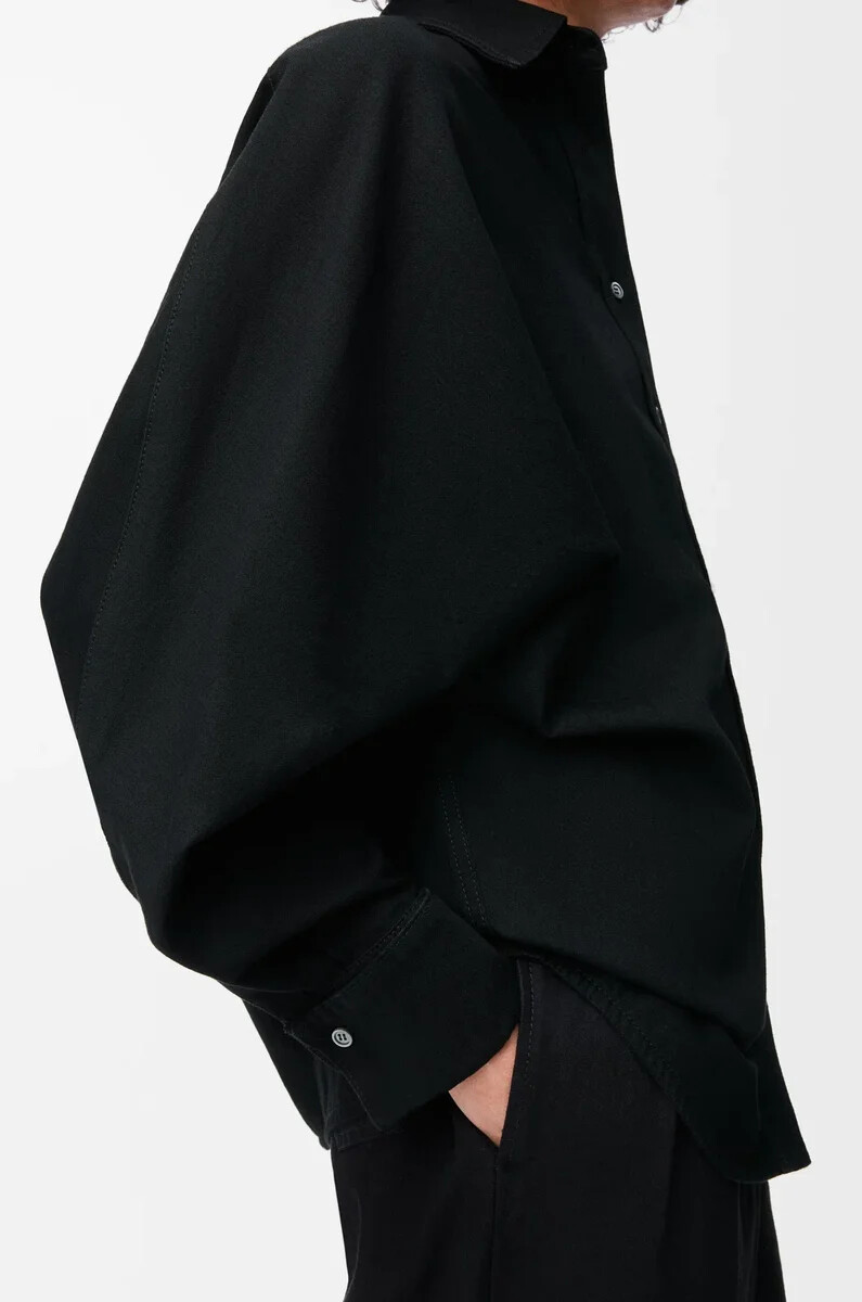 camisa cruzada en denim negro