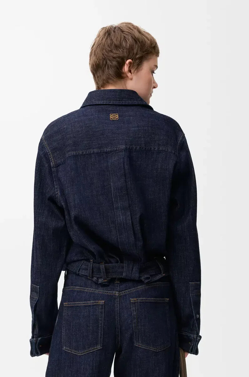 camisa drapeada en denim azul Índigo