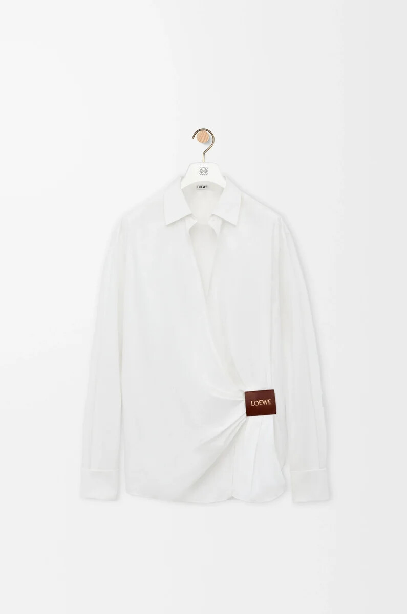 camisa drapeada en algodón blanco