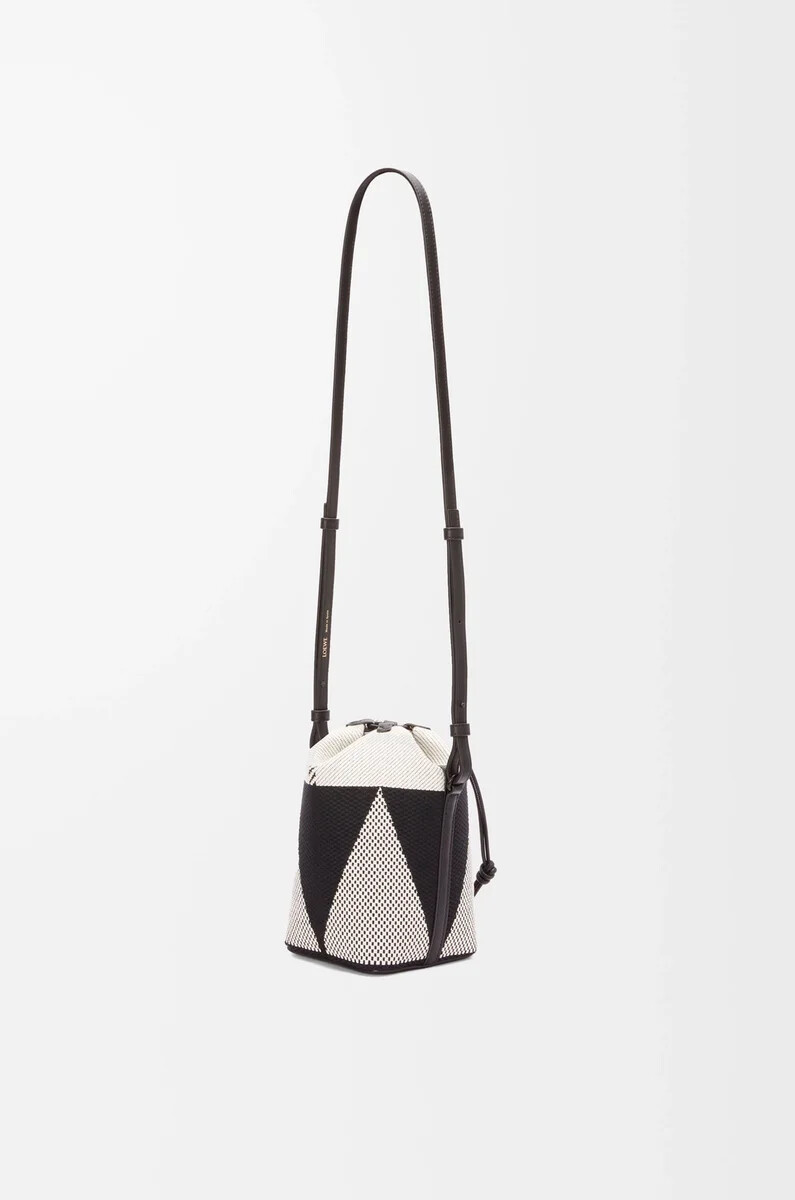 cubo pequeño treasure bako en lona jacquard y piel de becerro naturalnegro