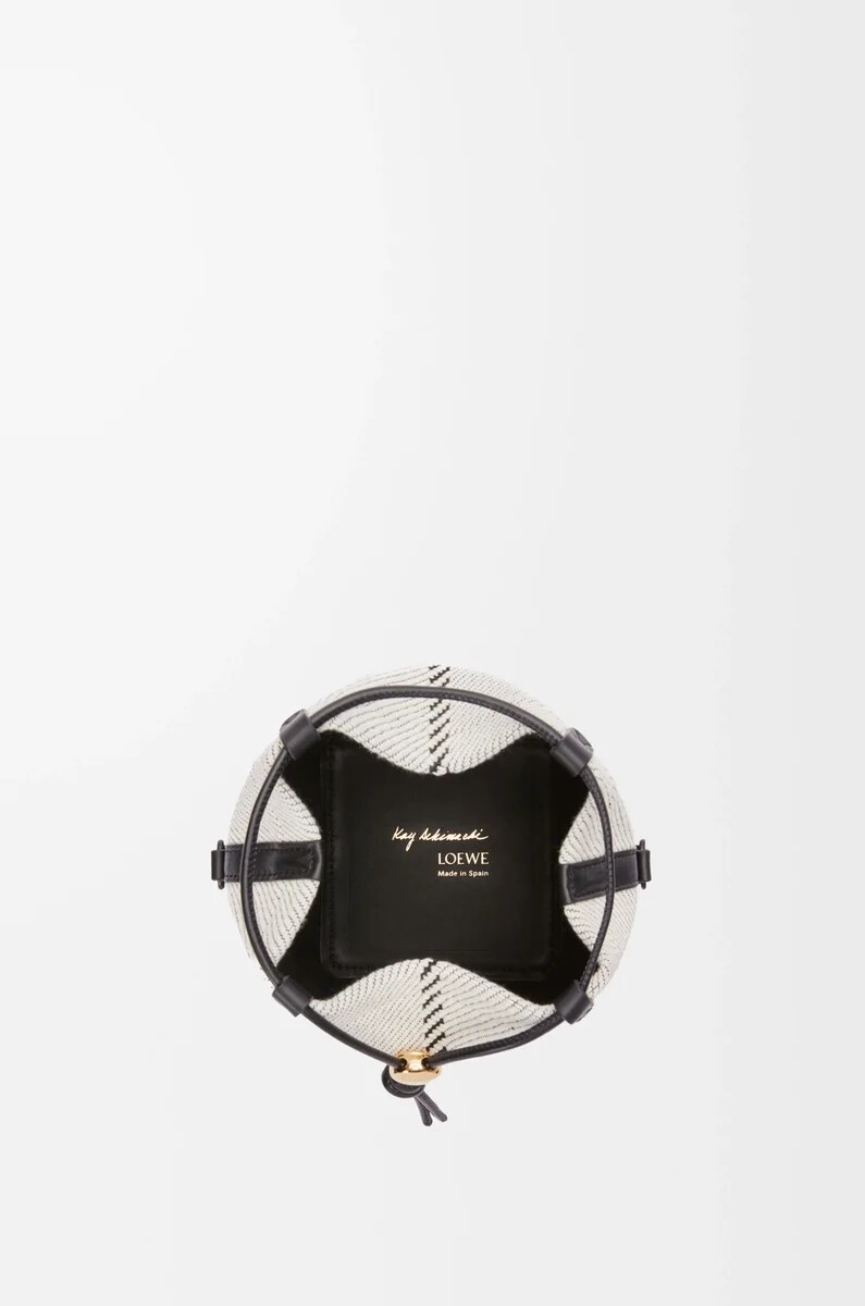 cubo pequeño treasure bako en lona jacquard y piel de becerro naturalnegro